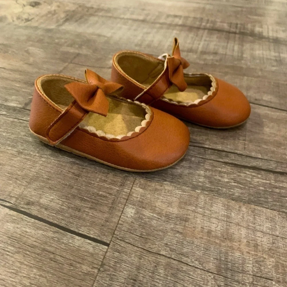 NWOT Baby Girl Non Slip Soft‎ Sole Crib Shoes